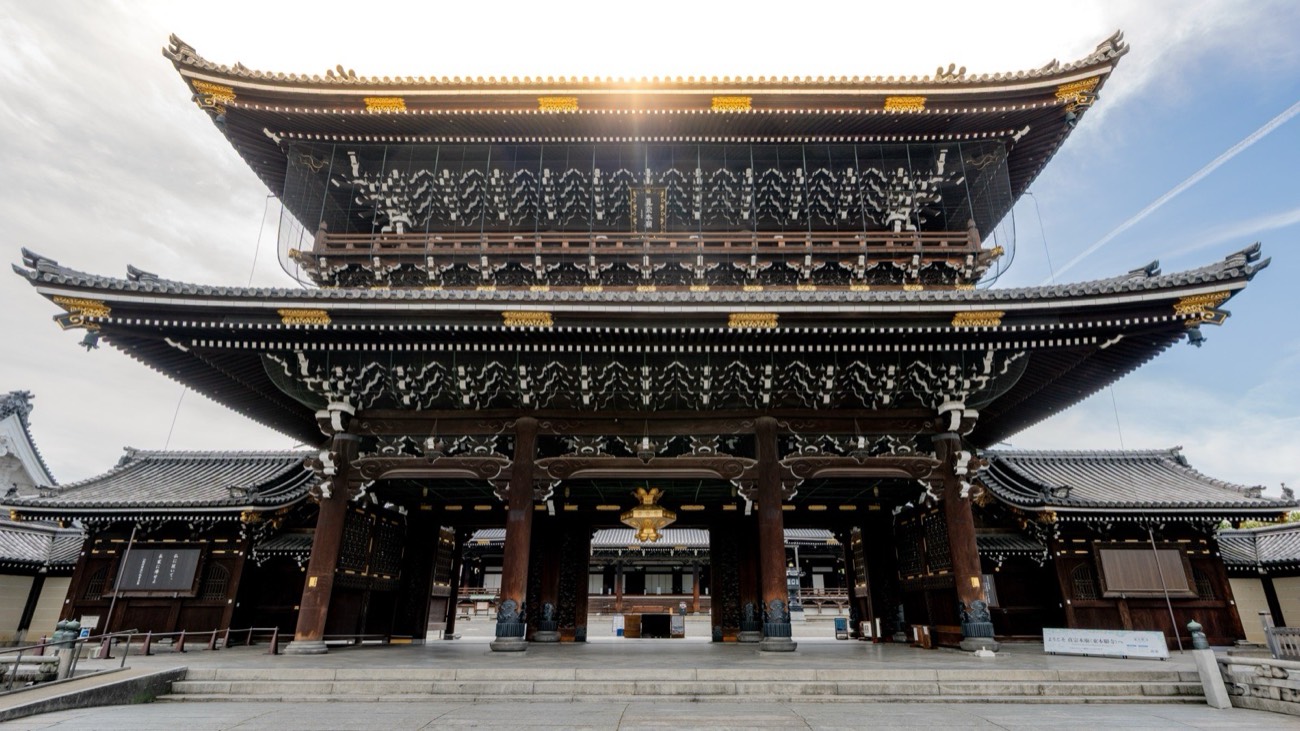 Towering wooden entrance gate of a Buddhist temple in Kyoto
